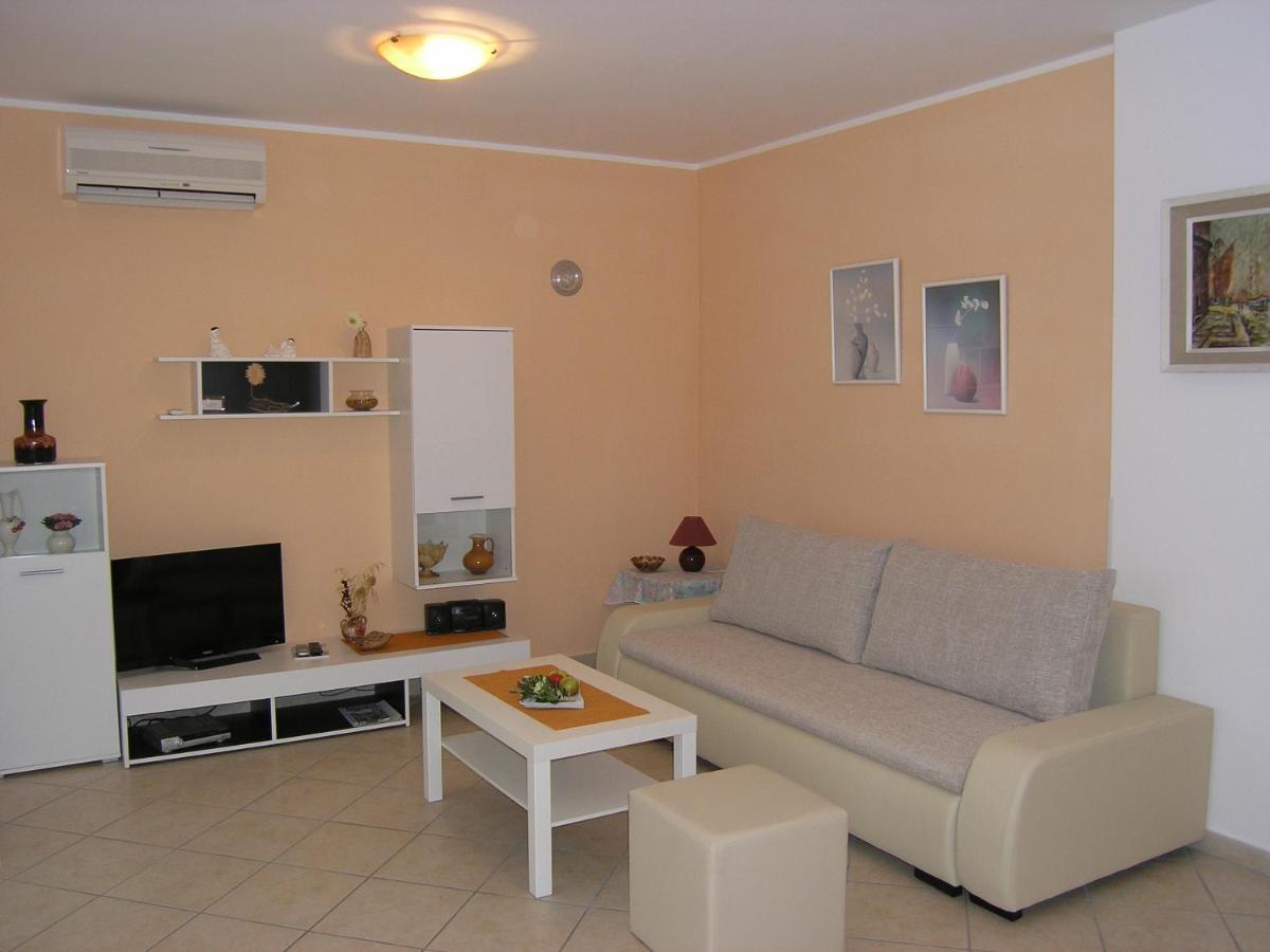 Apartments Biljana For Relaxing Holidays In Baska ภายนอก รูปภาพ